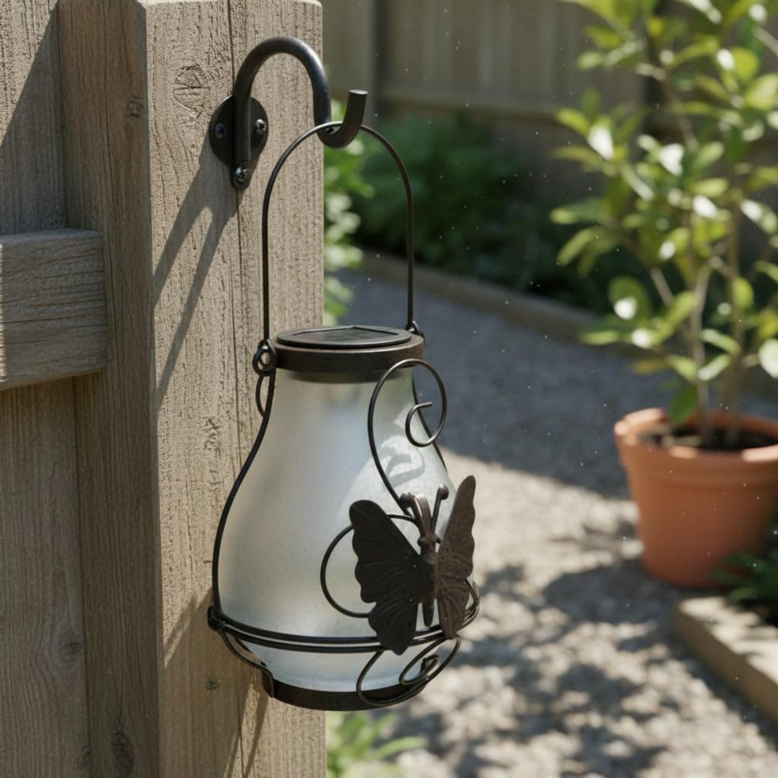 فانوس شمسي على شكل فراشة مقاوم - مراجعة Outdoor Lighting And Decor وسعره