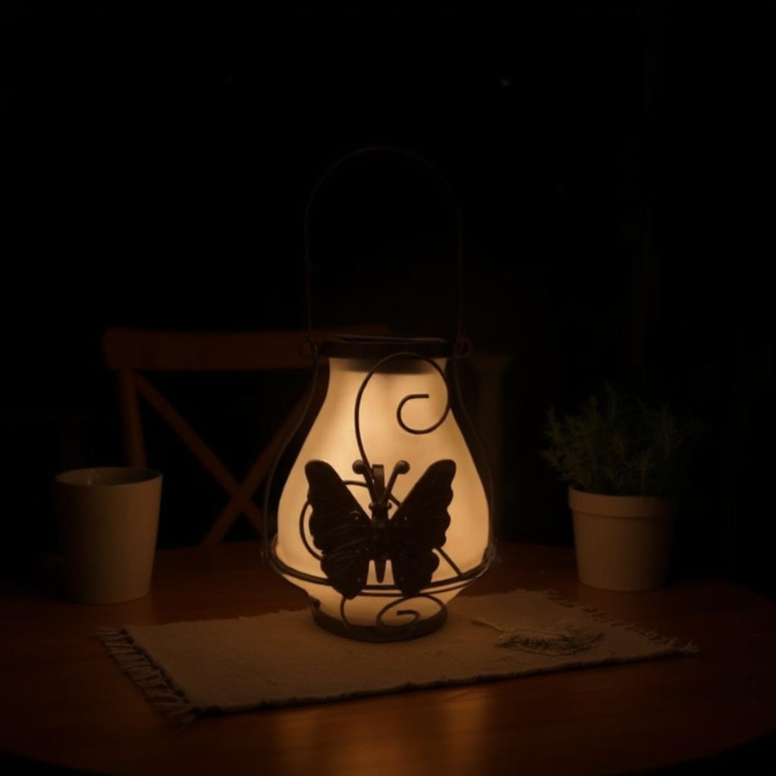 فانوس شمسي على شكل فراشة مقاوم - مراجعة Outdoor Lighting And Decor وسعره